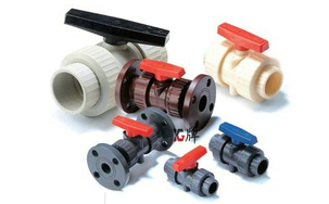 �������y